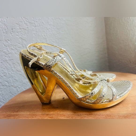 GUESS BY MARCIANO GOLD SNAKESKIN HIGH HEEL SANDALS. ARCHITECTURAL HEEL size 5.5 - Picture 2 of 10